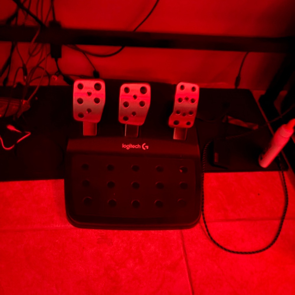 Logitech Racing Wheel and Pedals Set - Picture 3 of 4
